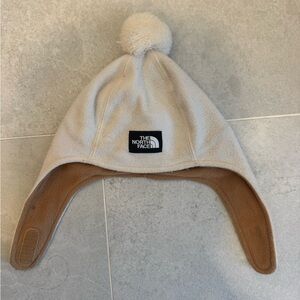 The North Face Kids Cream Fleece Hat with Pom | 6-24M